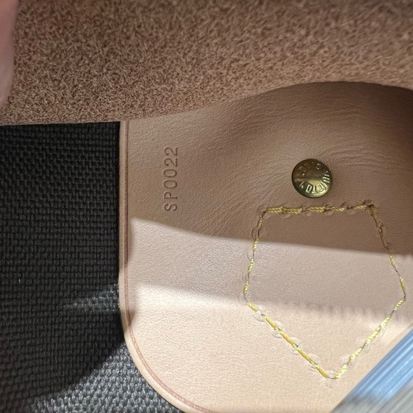 Luis Vuitton monogram garment carrier bag. - Picture 8 of 9